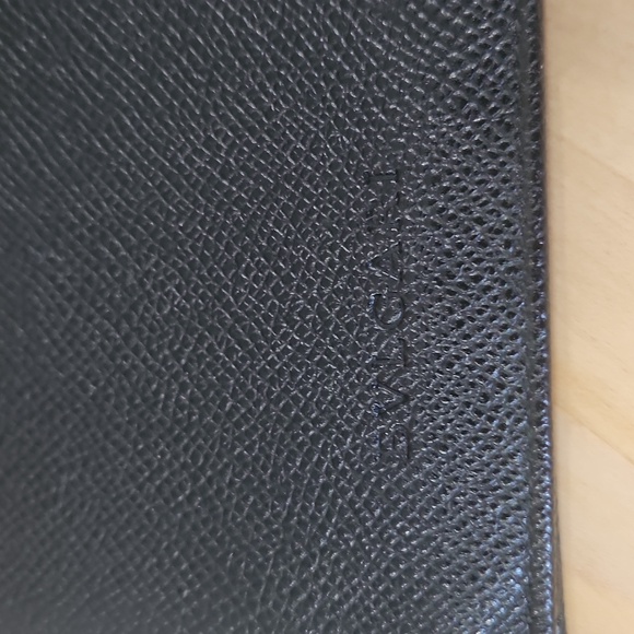 Men's BVLGARI leather bi-fold wallet. Includes all original authentic documents. - Picture 6 of 12